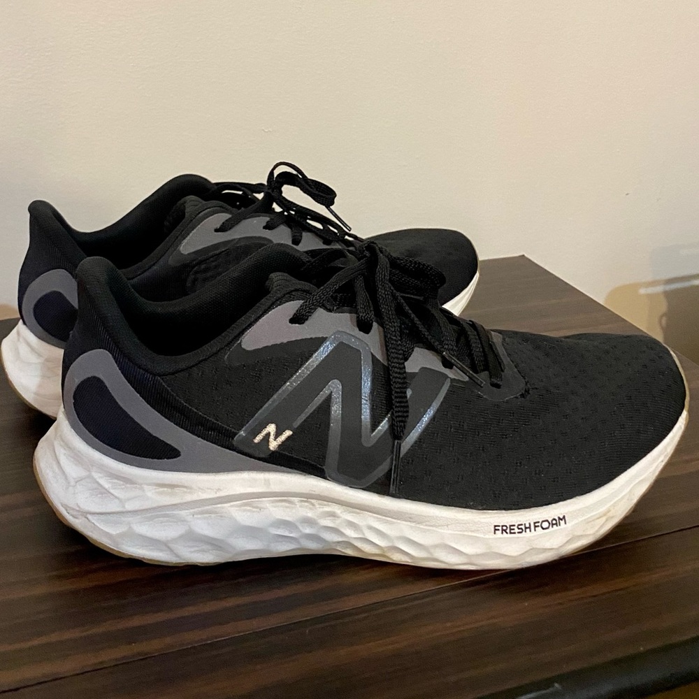 New Balance Fresh Foam Arishi V4 Running Shoe - Women's / Size 10
